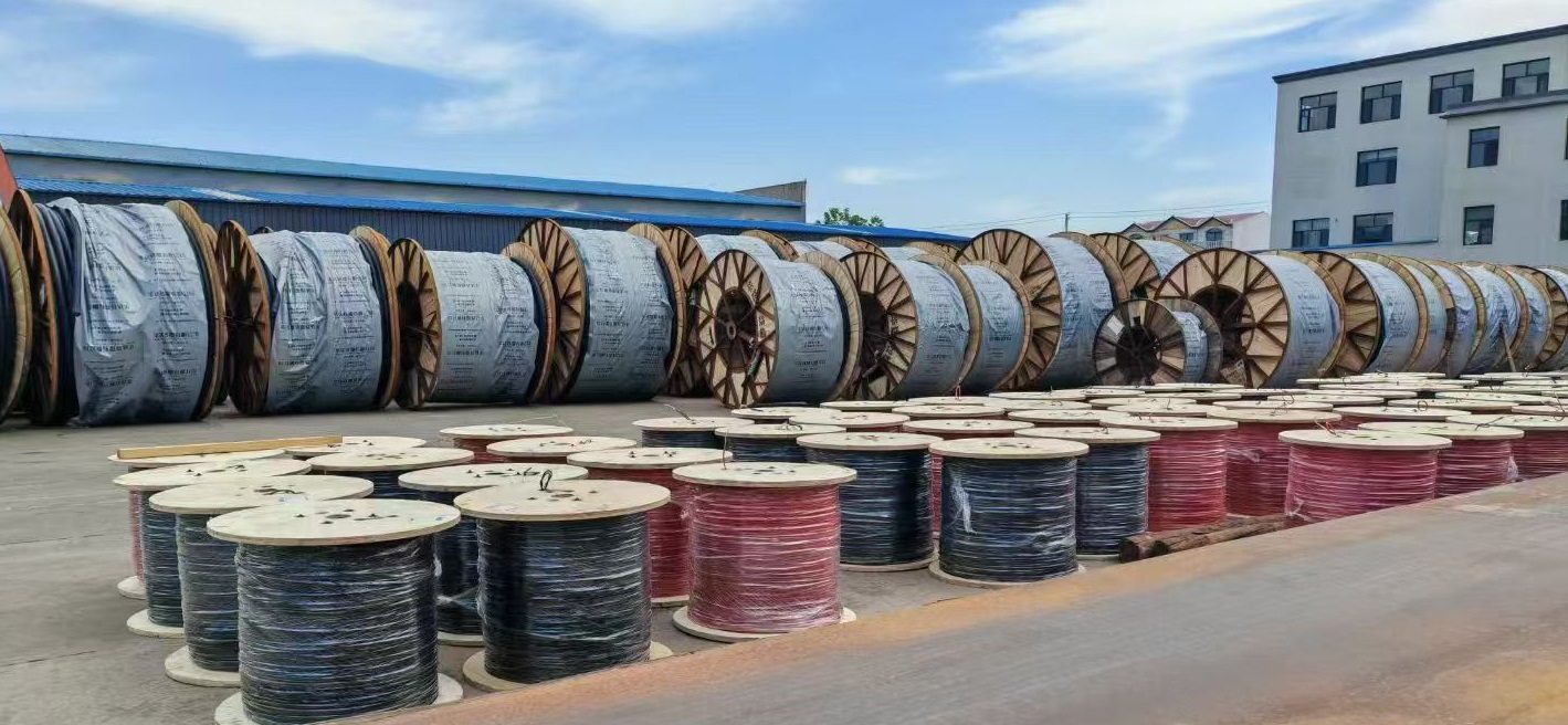 Finished cable drums prepared in Huada's factory yard